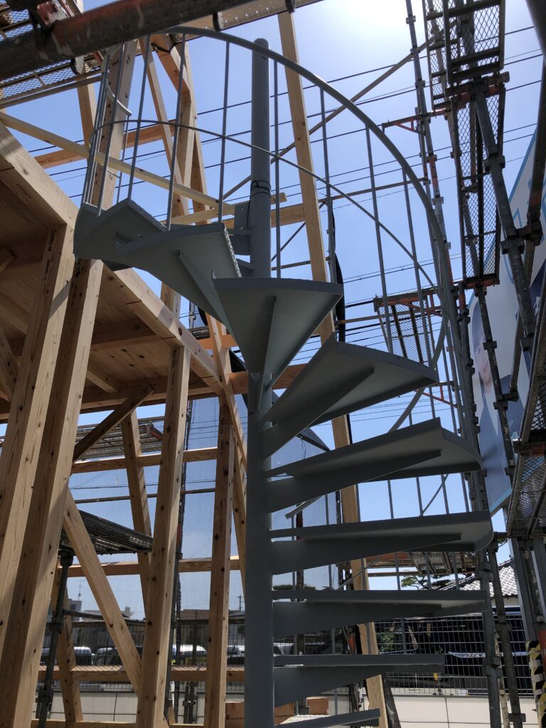 鉄骨螺旋階段の製作
